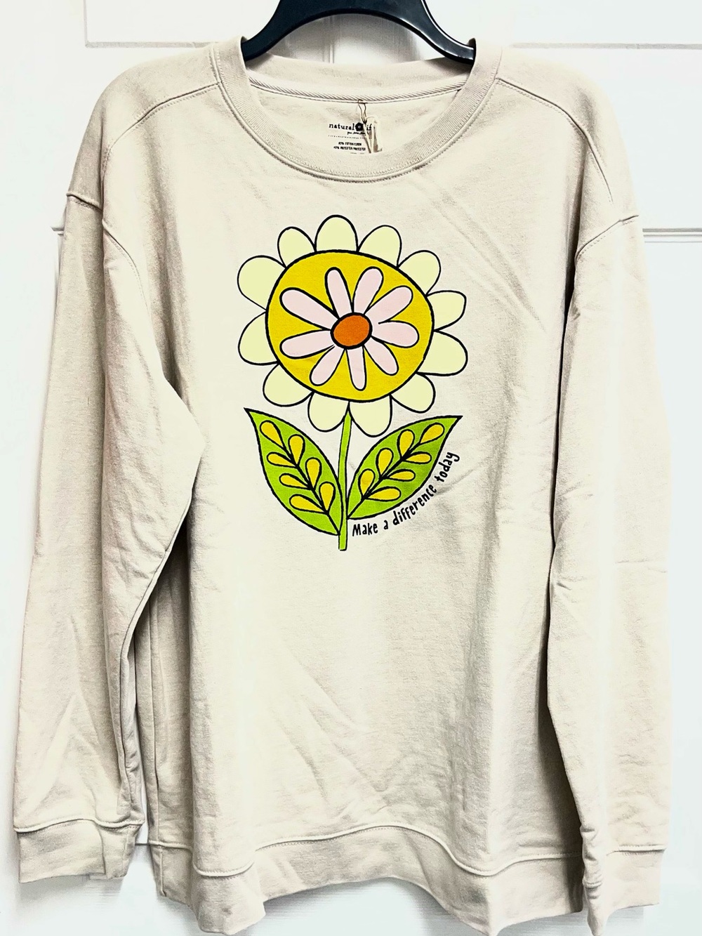 NATURAL LIFE Cream Graphic Crewneck Sweatshirt sz M - Picture 1 of 6